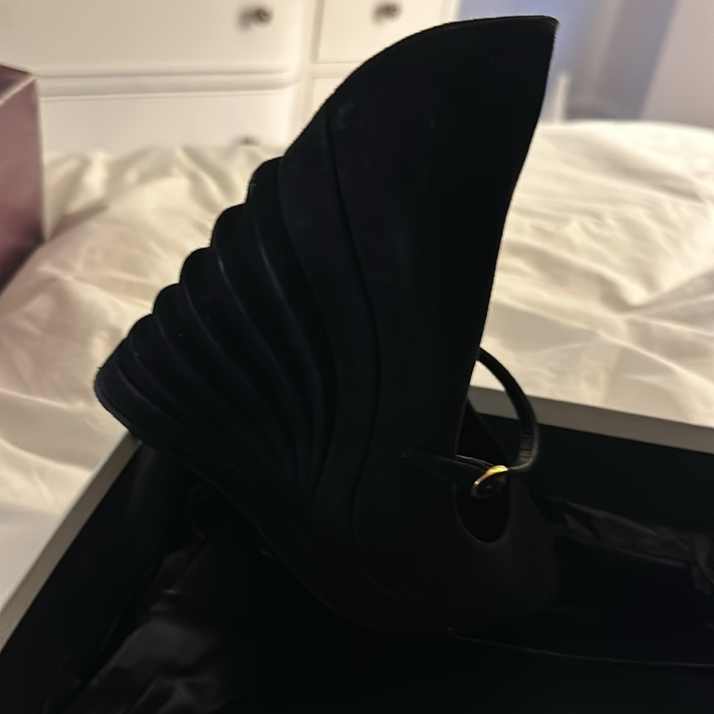 Authentic Saint Laurent Suede platform shoes - Picture 4 of 11